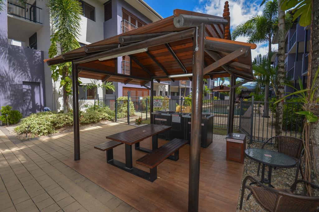 Southern Cross Atrium Apartments Кернс Екстериор снимка